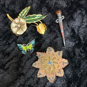Vintage collection of Women’s pins/broches